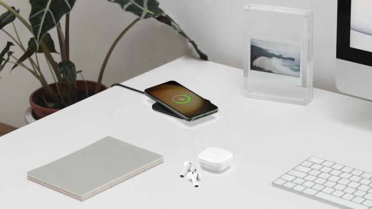 Belkin BoostCharge Pro Universal Align Wireless Charging Pad 15W offers a seamless charge