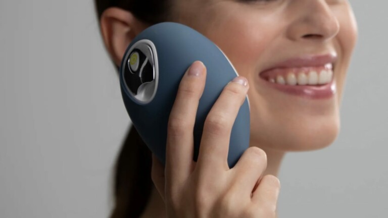 Droplette 2.0 smart skincare device gets ingredients 20 times deeper into the skin