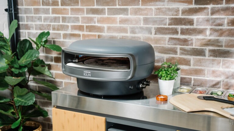 Everdure KILN R Series 2-burner pizza oven cooks a 16″ pizza in as few as 2 minutes
