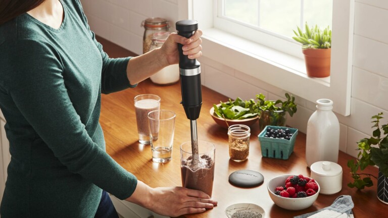 KitchenAid Cordless Variable Speed Hand Blender uses a rechargeable lithium ion battery