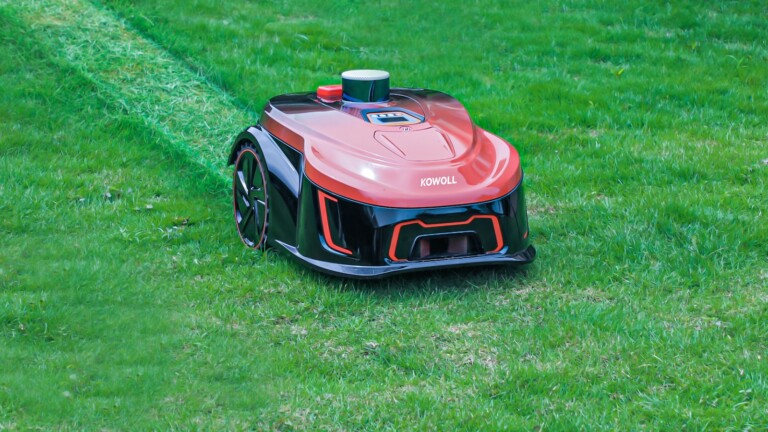KOWOLL M28E 3D LiDAR robot lawnmower offers precise and efficient lawn maintenance