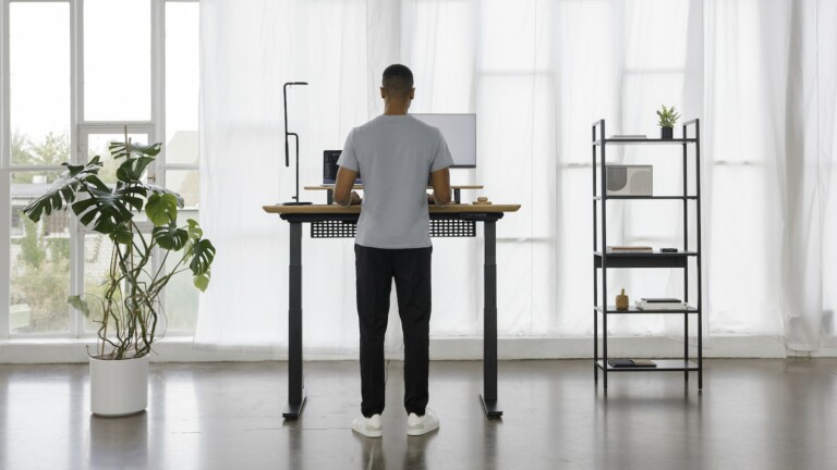 Oakywood Standing Desk offers personalized features with the online 3D customizer
